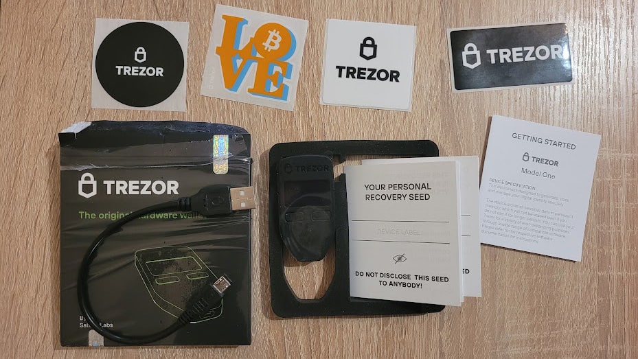 Комплектация Trezor Model One